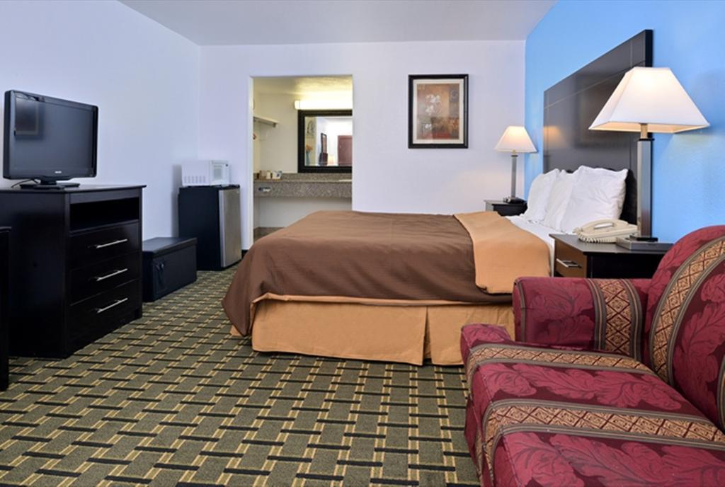 Executive Inn Edmond Room photo
