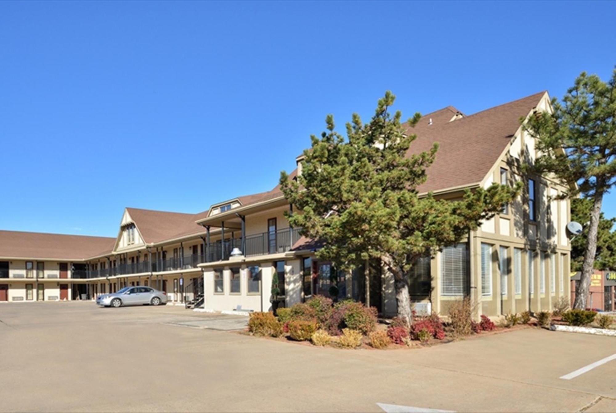 Executive Inn Edmond Exterior photo
